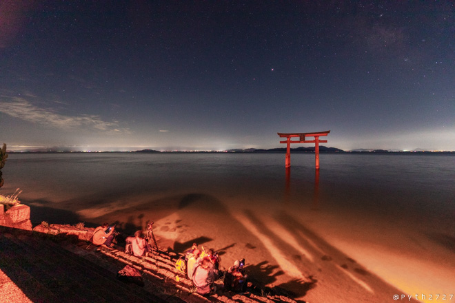 白髭神社 鳥居 夜